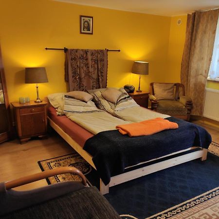 Dom Pod Zegarem Apartment แชมิตช์ ภายนอก รูปภาพ