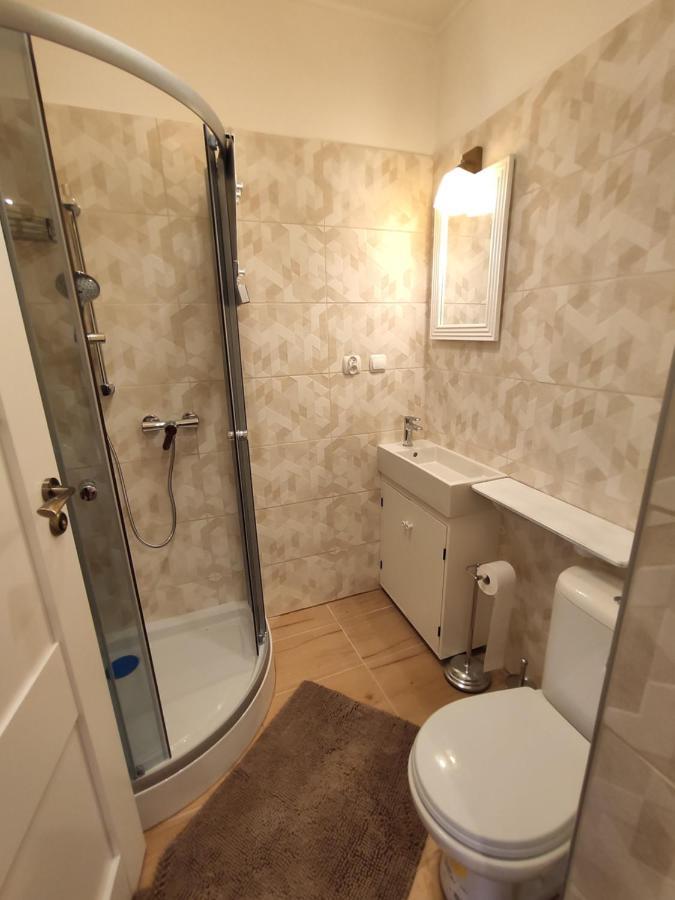 Dom Pod Zegarem Apartment แชมิตช์ ภายนอก รูปภาพ