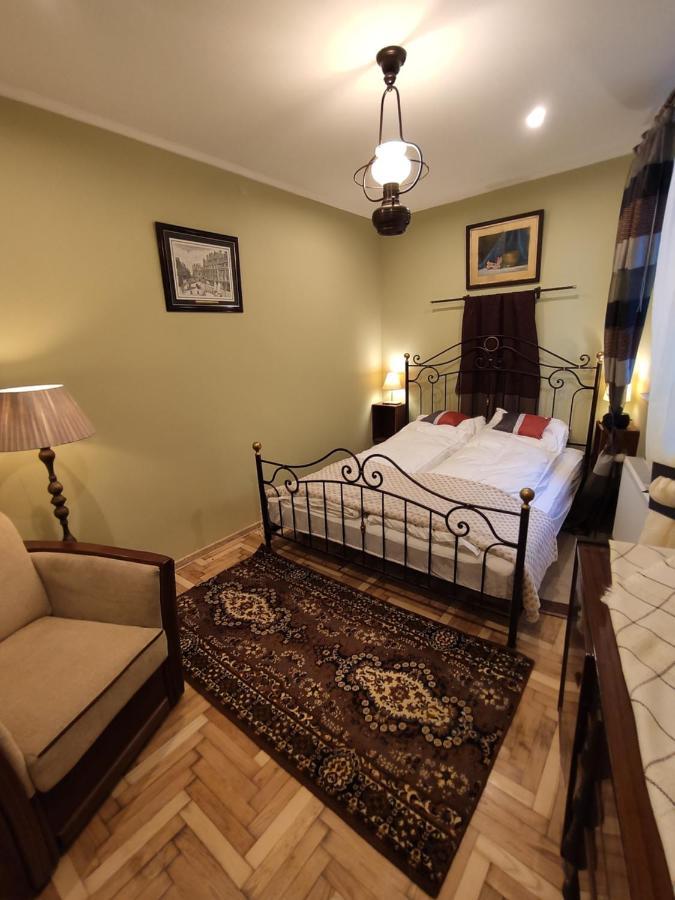 Dom Pod Zegarem Apartment แชมิตช์ ภายนอก รูปภาพ