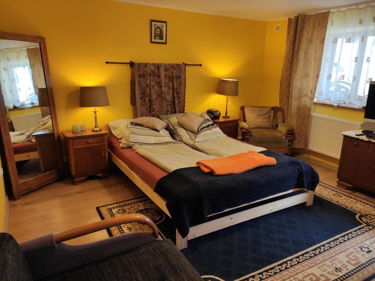 Dom Pod Zegarem Apartment แชมิตช์ ภายนอก รูปภาพ